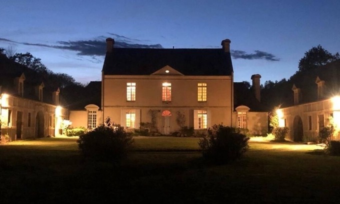 Longrayez Cottage | Manor in Normandy near Bayeux, D-Day beaches, and Mont Saint Michel. Heated pool
