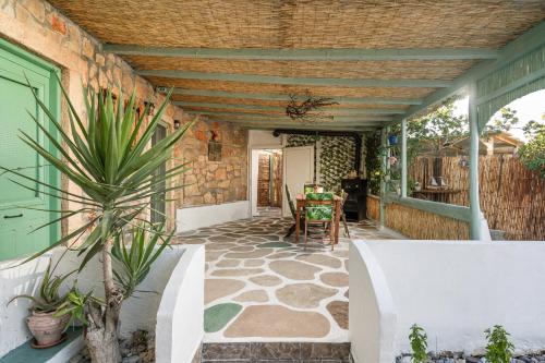 Vigla House | MANOS Small House Kouremenos