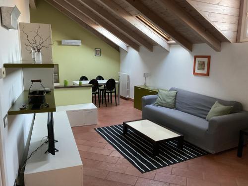 San Nicolo Apartment | Mansarda nel cuore di Novi