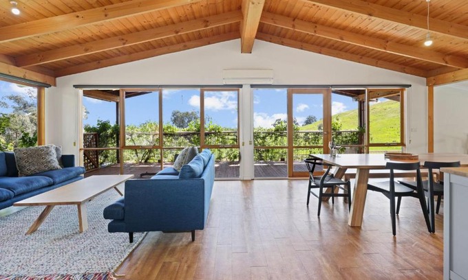 Mansfield House | Mansfield Hideaway - Sleeps 10