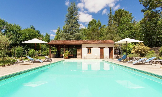 Bourgnac Villa | Mansion in Bourgnac with Pool and Wine Tours