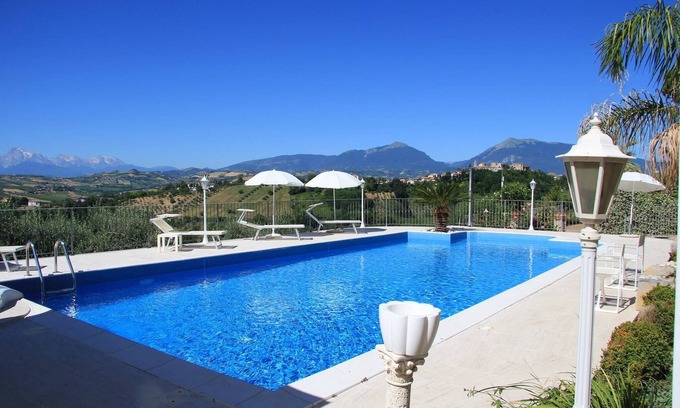 Case Alte Villa | Mansion in Case Alte with Pool & Nature Trails