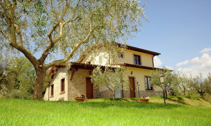 Ramazzano Villa | Mansion in Perugia with Pool & Green Hills
