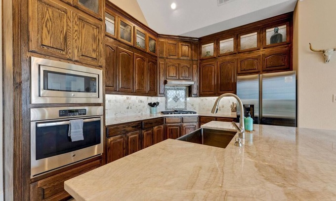 Forney House | Mansion W/Theater, Game Room, Hot Tub & More