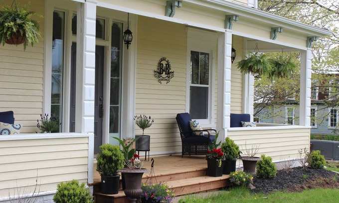 Dorchester Bed & Breakfast | Maplehurst Manor B&B