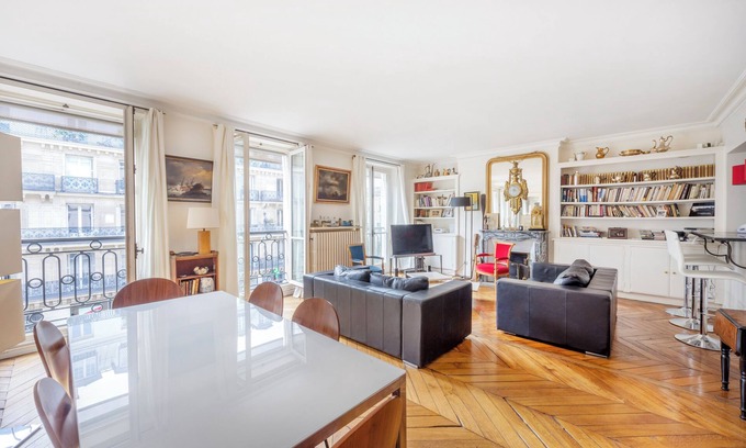 4th Arrondissement Apartment | Marais District Spacious Apartment