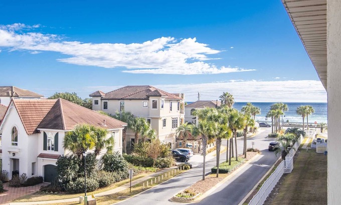 Miramar Beach Condo | Maravilla 1207 3/2 beach service pet friendly