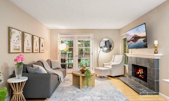 Redmond House | @ Marbella Lane - Cozy Forest Cabin Min from DWNTN