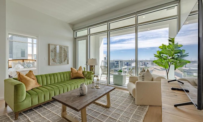 Waterfront Apartment | @ Marbella Lane - Sleek Corner Ocean View