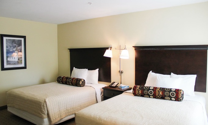 Kelleys Island Hotel | Marblehead Suite at Kelley's Island Venture Resort