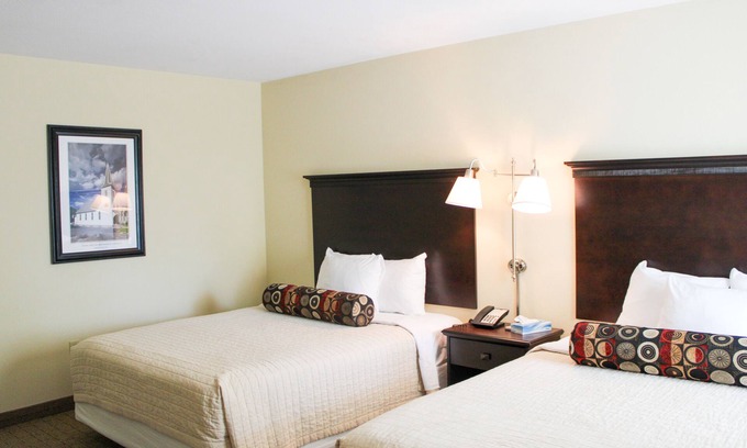 Kelleys Island Hotel | Marblehead Suite at Kelley's Island Venture Resort