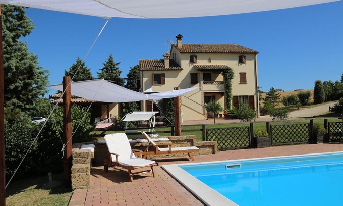 Cingoli House | Marche family home w/Pool