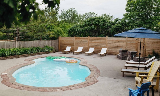 Wellington House | Marina and Main - In Ground Pool and Games Room