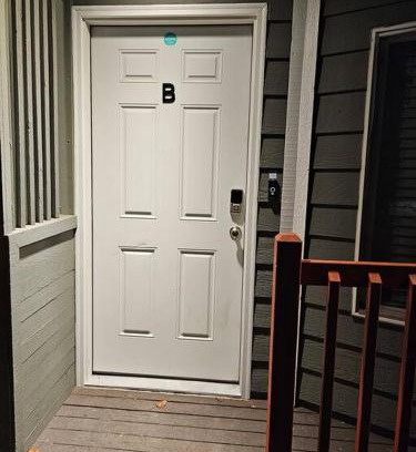 Everett Apartment | Marine B Two Bedrooms One-Half Bathrooms Townhouse