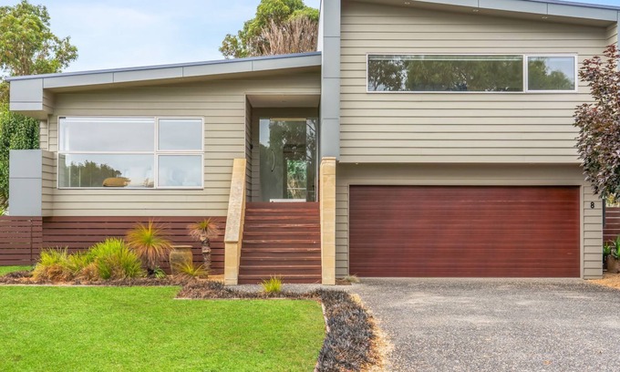 Port Fairy House | Mariner House - Central & Modern Sensation - ideal for a family and couples alike.