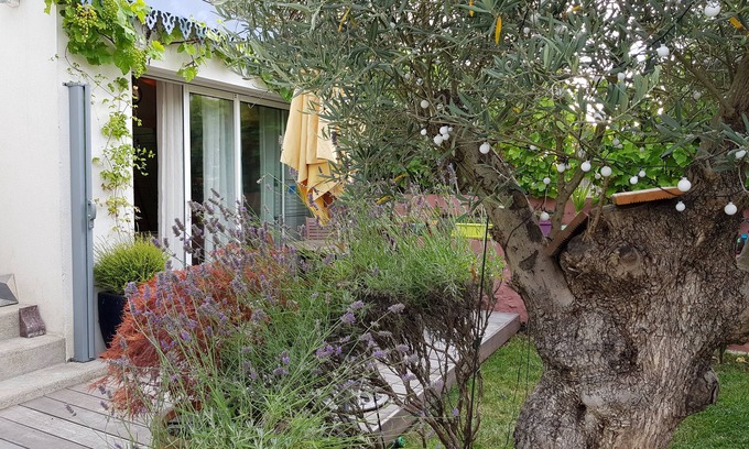La Rochelle Apartment | Maritime, large, quiet et pleasant studio for 4, terrace, beaches, park et town