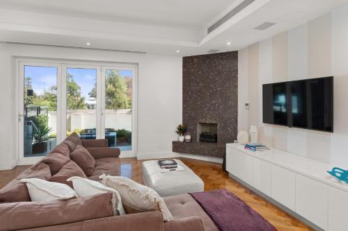 Elwood Apartment | Marlin
