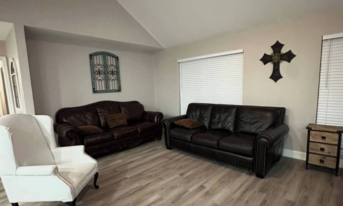 La Porte House | Marvelous 4-bedroom house three full bathrooms in LaPorte