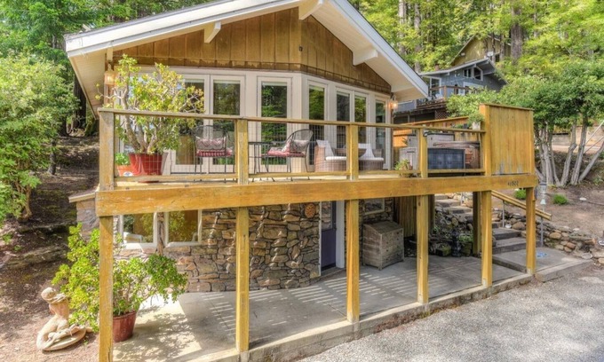 Anchor Bay House | Mary's Beach Bungalow, Hot Tub and Dog Friendly