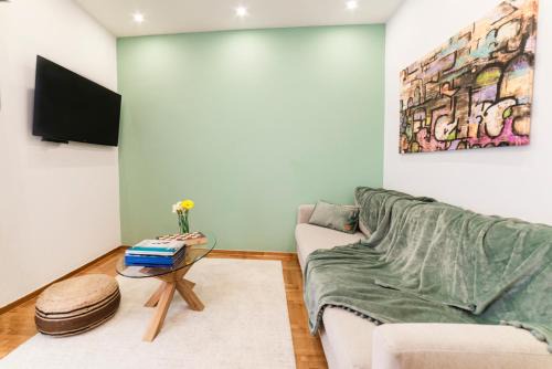 Kinosargous Apartment | Mary's Haven Apt near metro station and Acropolis