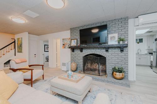 Old Irving Park Apartment | Marys Gatehouse Garden Apartment