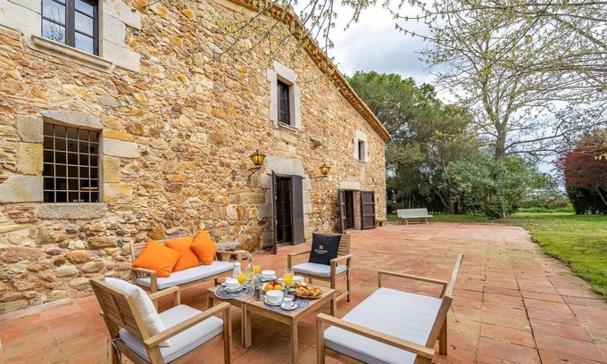Llagostera Villa | MASIA MARCO LUX, POOL, GARDEN, FIRE-PLACE, BARBECUE
