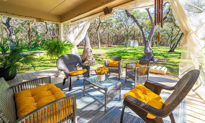San Marcos House | Master Bedroom with KING Bed, FREE Wi-Fi/Parking/Snack in Relaxing Oasis