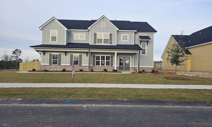 Langley House | Masters Rental 2025: Spacious 5-bedroom Pet Friendly, Corner lot, Wifi