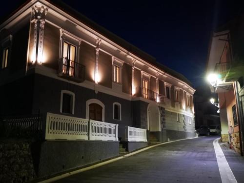 San Pietro al Tanagro Apartment | Mastu Gilardo