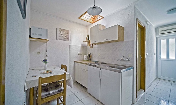 Pomena Apartment | Matana Pomena - A2 One bedroom apartment with balcony and sea view