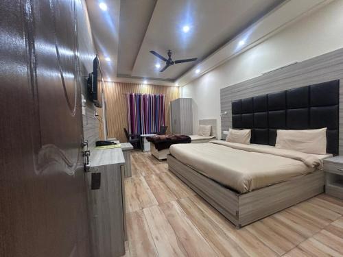 Talwandi Sabo Hotel | Maur Hotel & Cafe