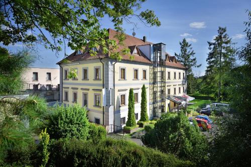 Loucen Hotel | Maxmilian Lifestyle Resort