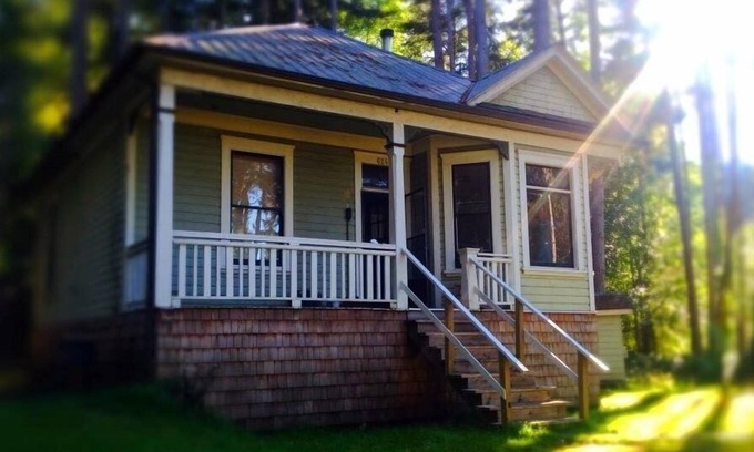 Mayne Island House | Mayne Island - "Millie" 1907 Recycled Character Home, Beach & Boater's Delight.
