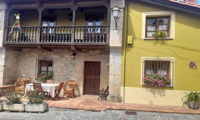 Mere House | Mayon House