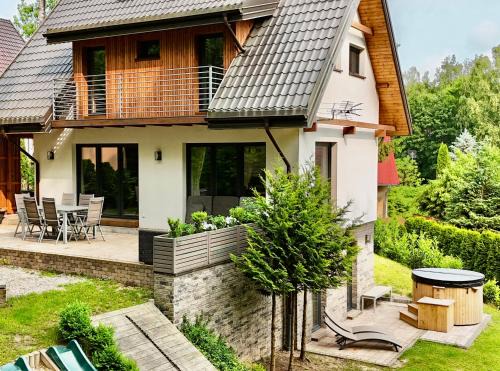Gledy Villa | Mazursko - komfortowe domy 8 osobowe nad jeziorem, balia lub sauna