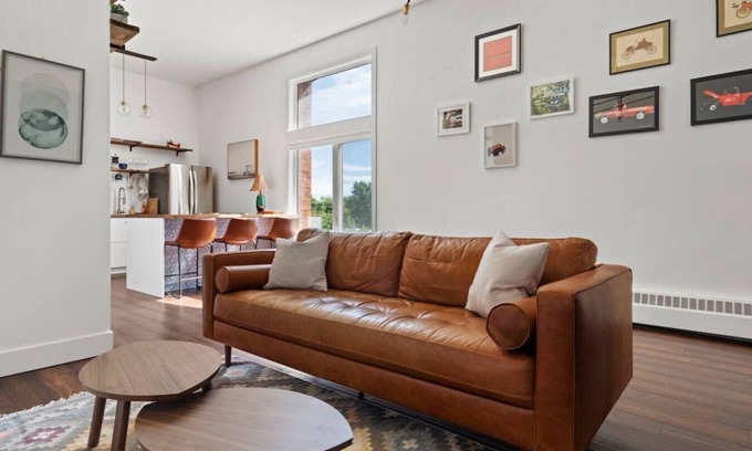 Inglewood Apartment | McGill Loft | Trendy | Iconic | Best Location