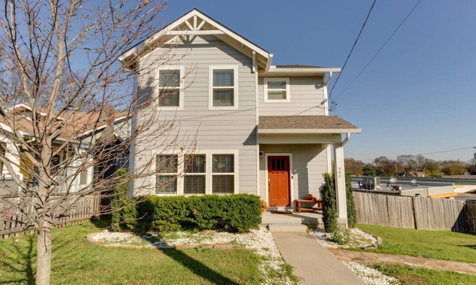 Radnor Apartment | Mciver- 3 Bedroom Home- HUGE yard! 4.5 miles to Broadway.
