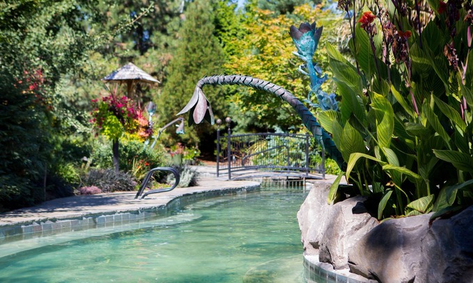 Troutdale Hotel | McMenamins Edgefield