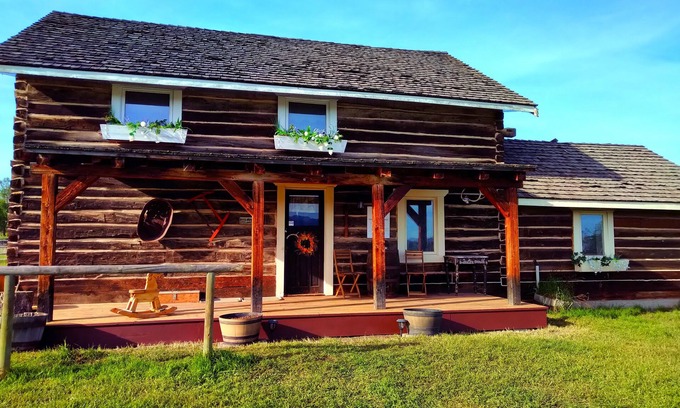 Clinton House | Meadow Lake Guest Ranch - Meadow Lake Roadhouse
