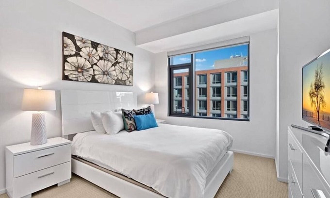 Shawmut Apartment | Medical Centers Nearby | 1BR | Desk & WiFi | Downtown Boston