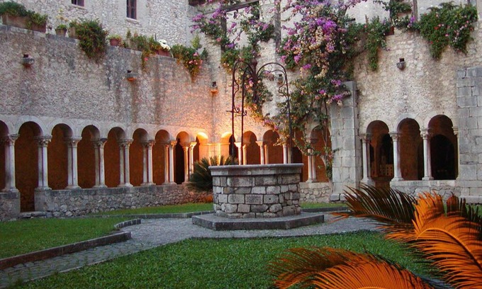 Sermoneta Villa | Medieval villa with swimming pool and gazebo in the historic walls - near Rome Naples