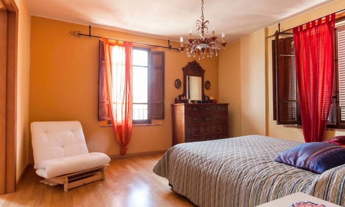 Compignano Apartment | Medieval village TOP flat, third floor with Wi-Fi & aircon