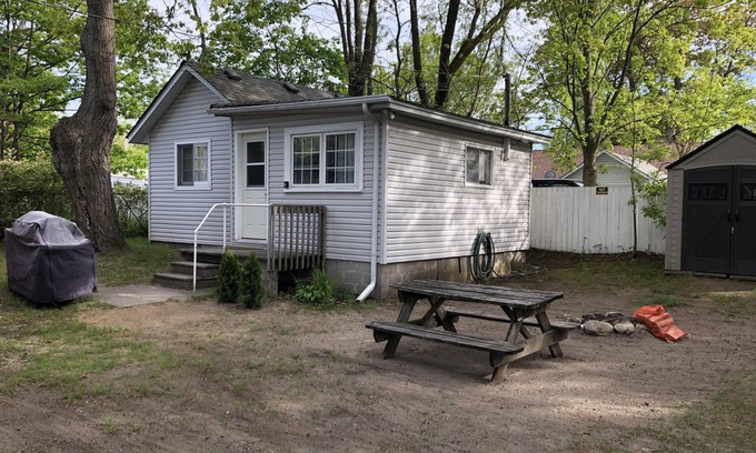 Wasaga Beach Cottage | Medium Cottage, 2 min Walk to Beach, BCC #3