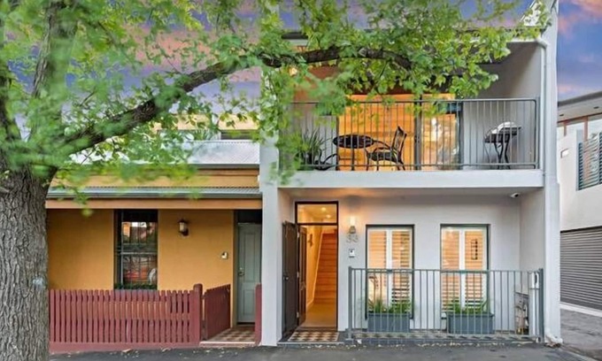 Carlton House | Meko - Luxury Carlton House in Melbourne golden inner city