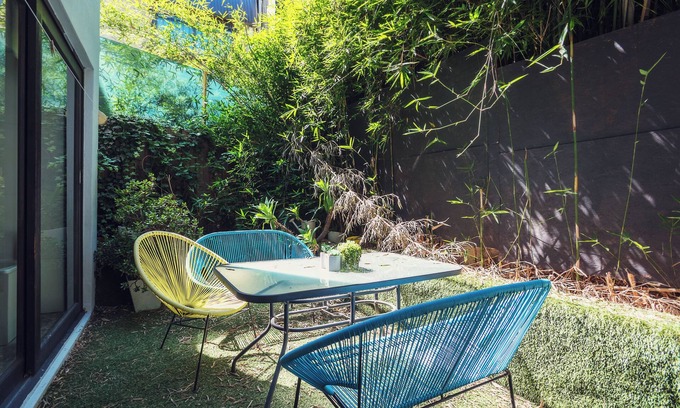 Melbourne Central Business District Apartment | Melb Cbd a Zen oasis garden studio.