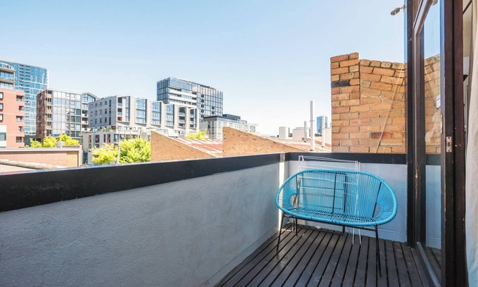 Melbourne Central Business District Apartment | Melbourne Skyline Suite CBD with views