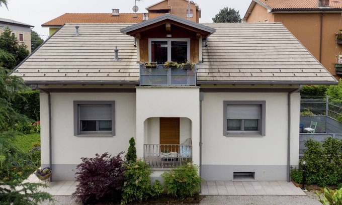Merate Villa | Melo-Apartment in modern villa kitchenette terrace on the green097048-LNI00001