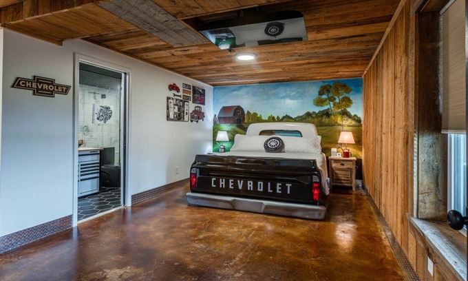 Lakeland House | Memphis Lakefront, 5 King beds, close to everything