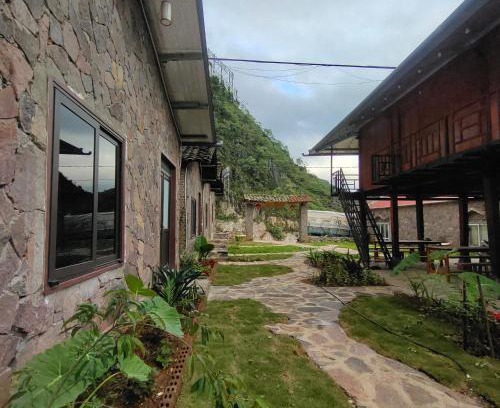 Meo Vac House | Meovac stone palace
