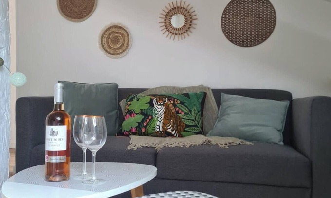Saint-Laurent-les-Tours Apartment | Mercadial au coeur de Saint-Céré, clim